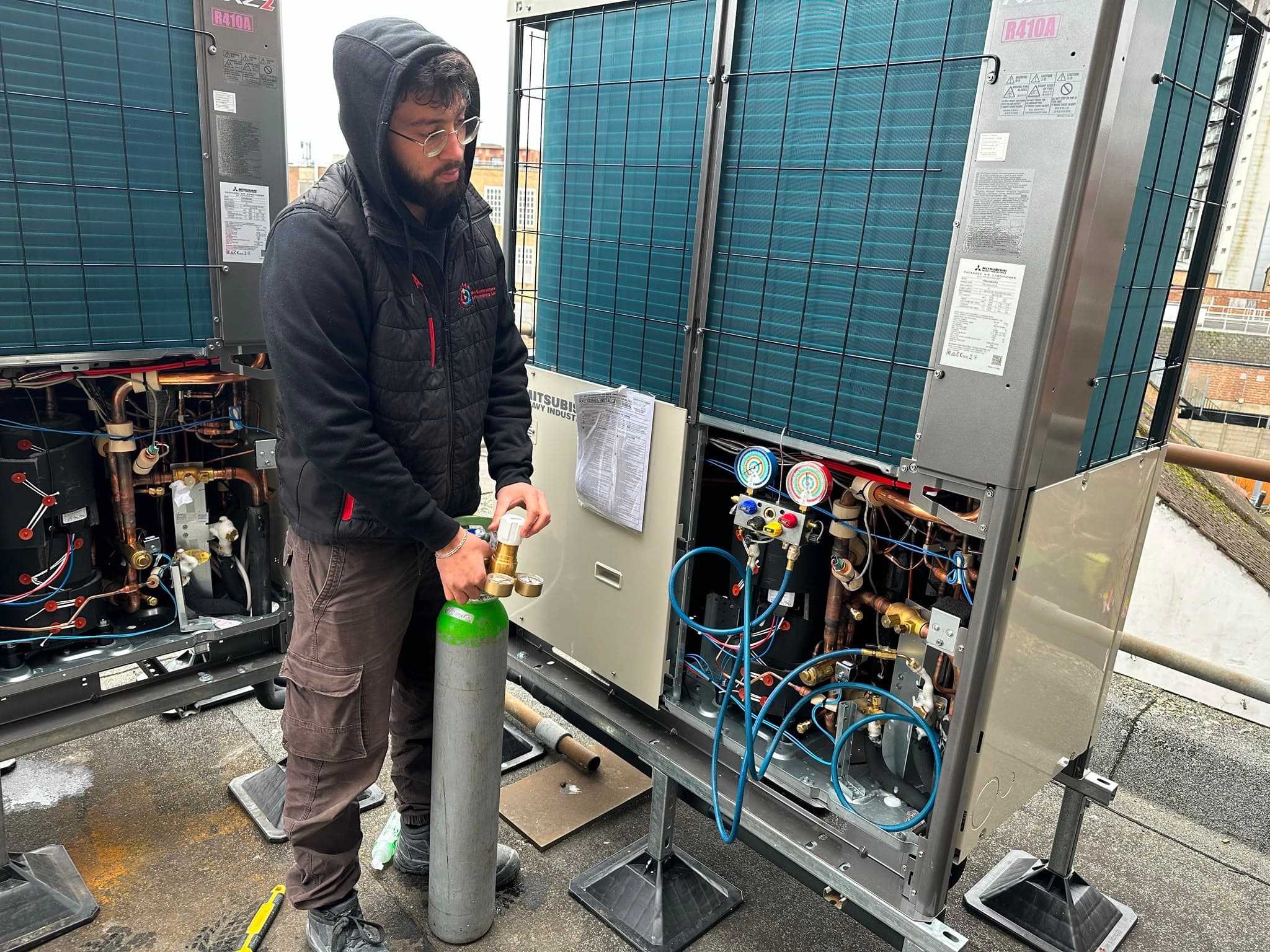 One Call HVAC engineers servicing air conditioning in London